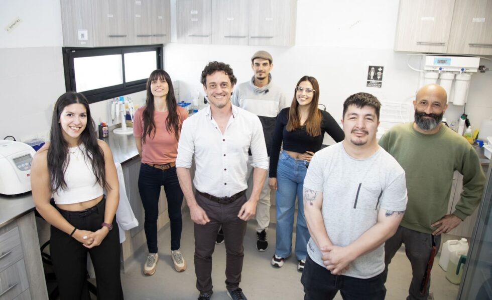 Frente a este desafío global, el Laboratorio de Aplicaciones Biotecnológicas y Microbiología de la Universidad Nacional de Hurlingham investiga nuevas alternativas terapéuticas.