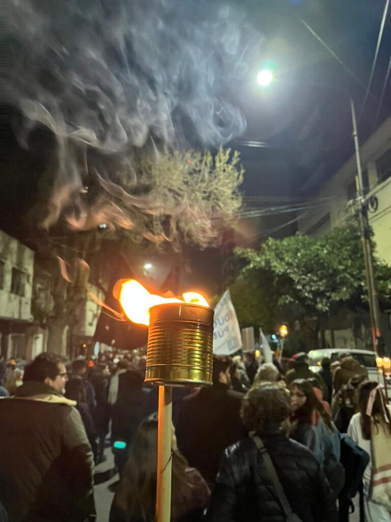 Masiva "Marcha de Antorchas" en defensa de las universidades públicas