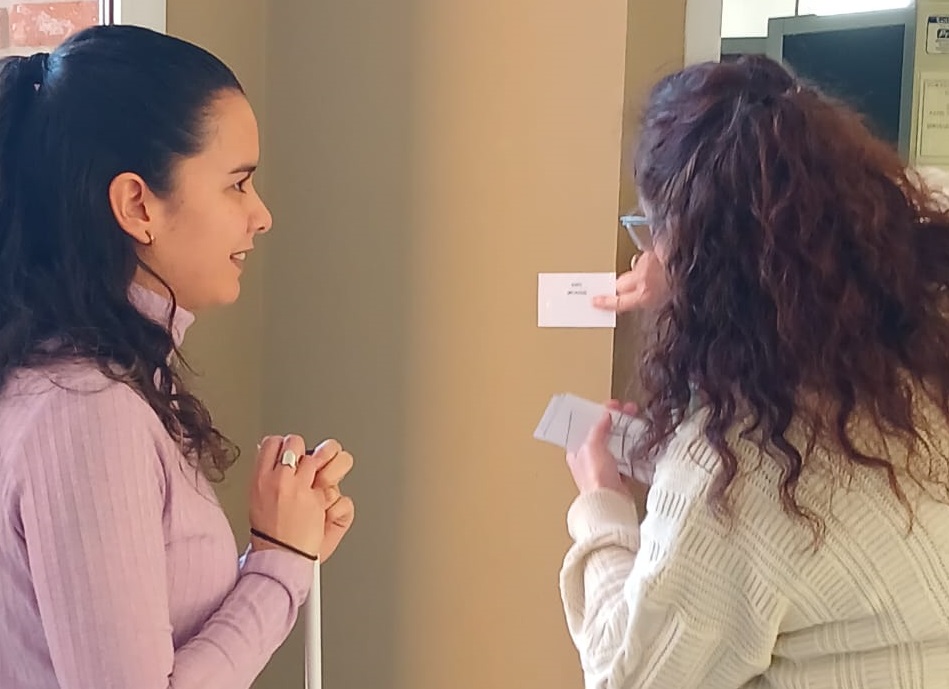 Señaléticas en Braille en la Biblioteca Central de la Universidad Nacional del Centro