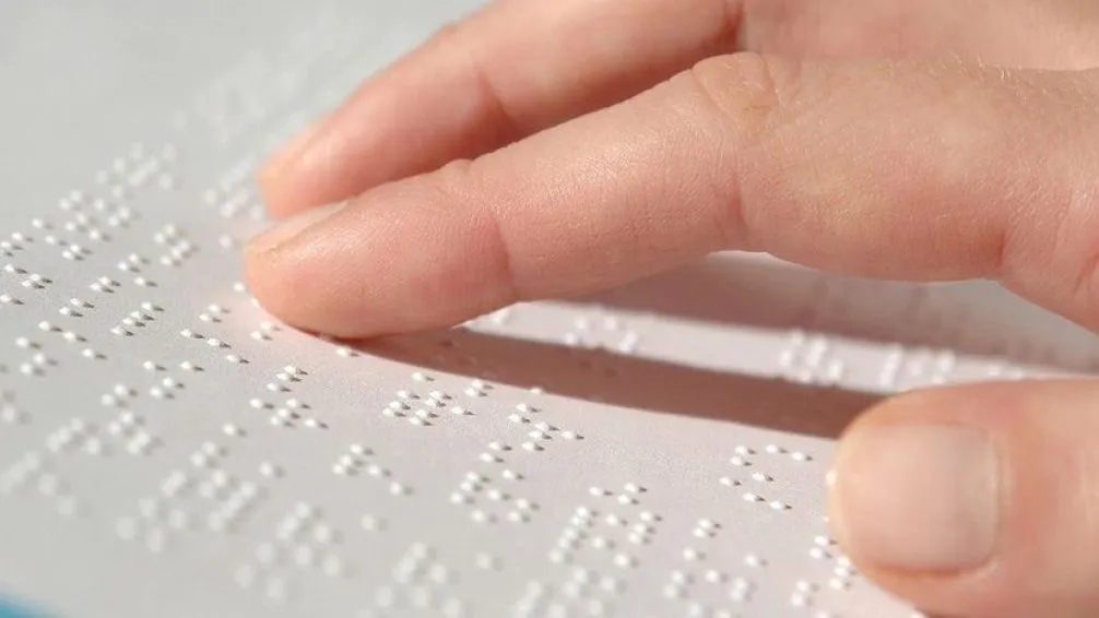 Una propuesta inclusiva de la UNICEN: escritura de una carta/menú en braille