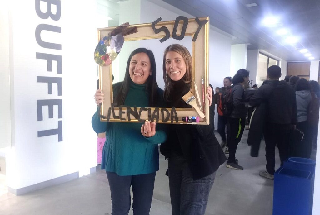 Con emoción y una fuerte carga simbólica, la Universidad Nacional de los Comechingones celebró otro hecho histórico: Celeste Belén Spinelli fue la protagonista de este momento trascendental, al presentar su Trabajo Final y recibir, tras una destacada exposición, la calificación de 10 (diez).